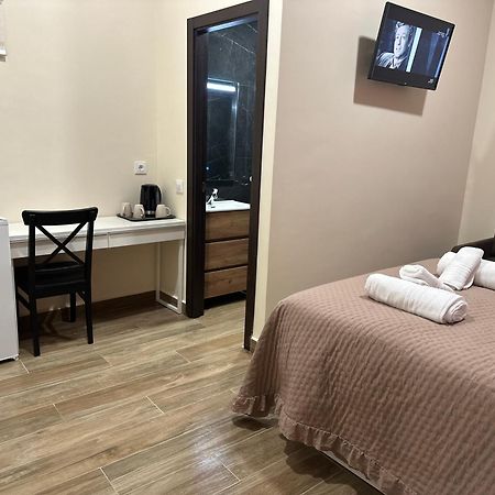 Hostal “ Infantas” マドリード エクステリア 写真