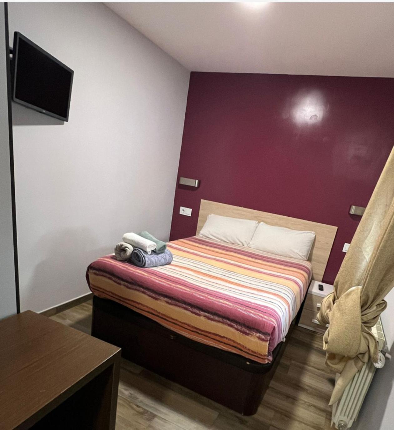 Hostal “ Infantas” マドリード エクステリア 写真