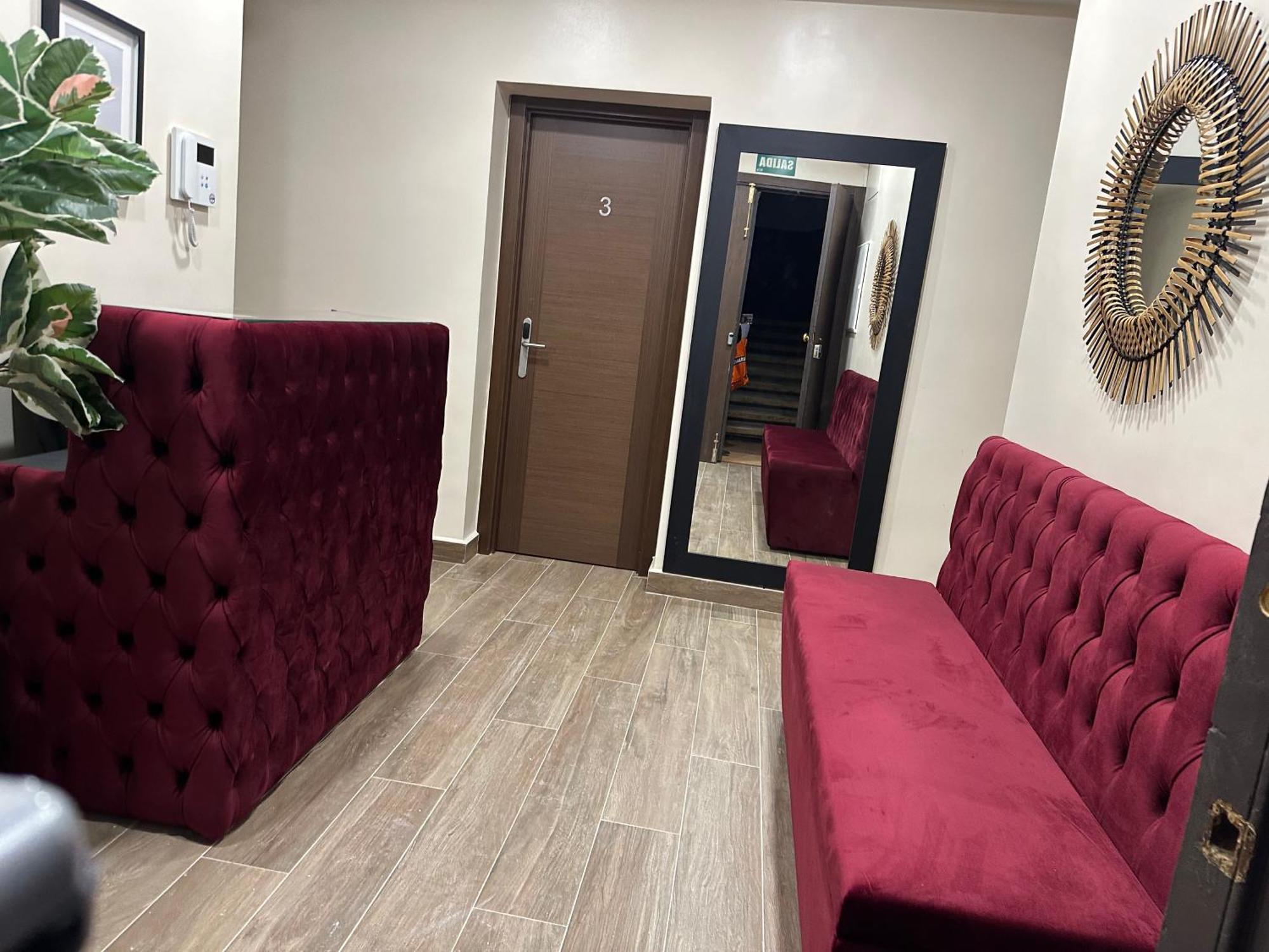 Hostal “ Infantas” マドリード エクステリア 写真