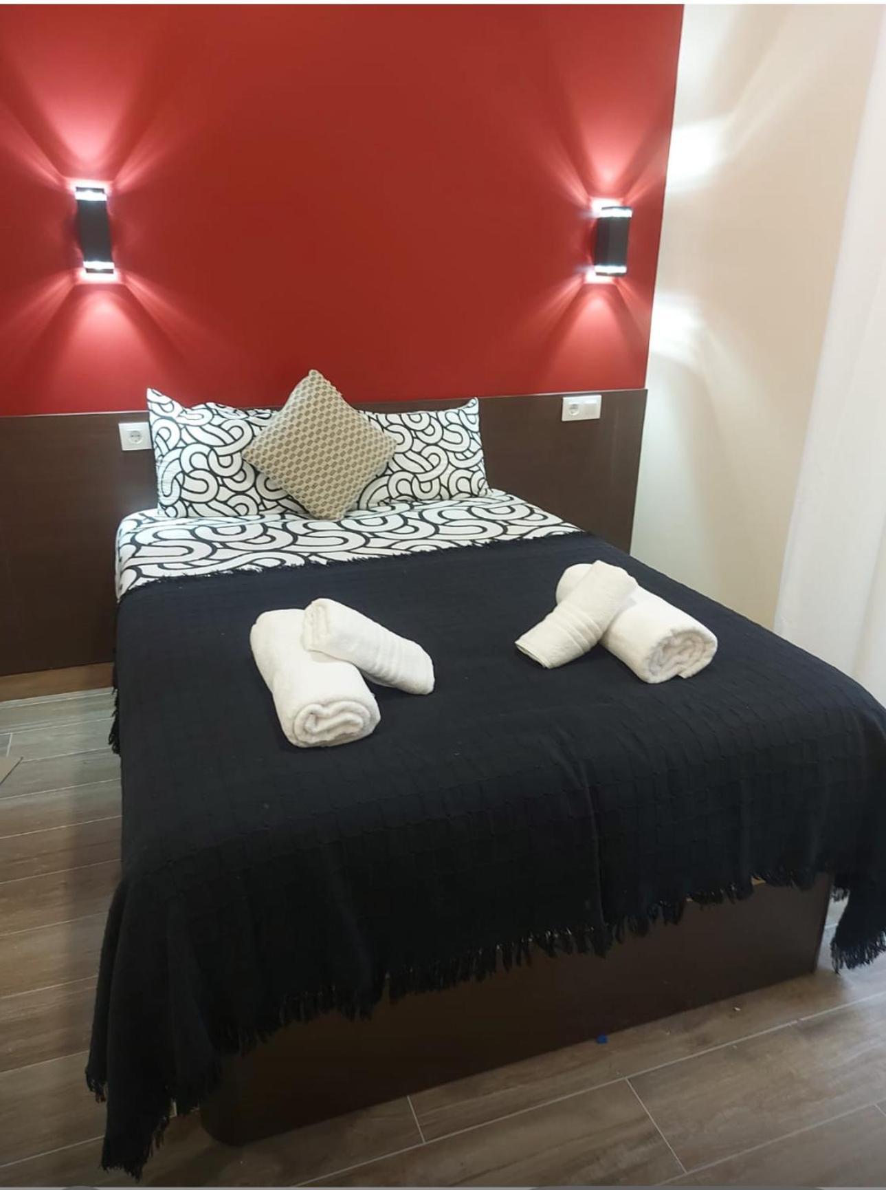 Hostal “ Infantas” マドリード エクステリア 写真