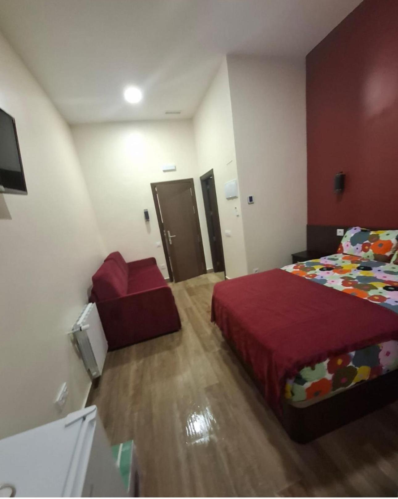 Hostal “ Infantas” マドリード エクステリア 写真