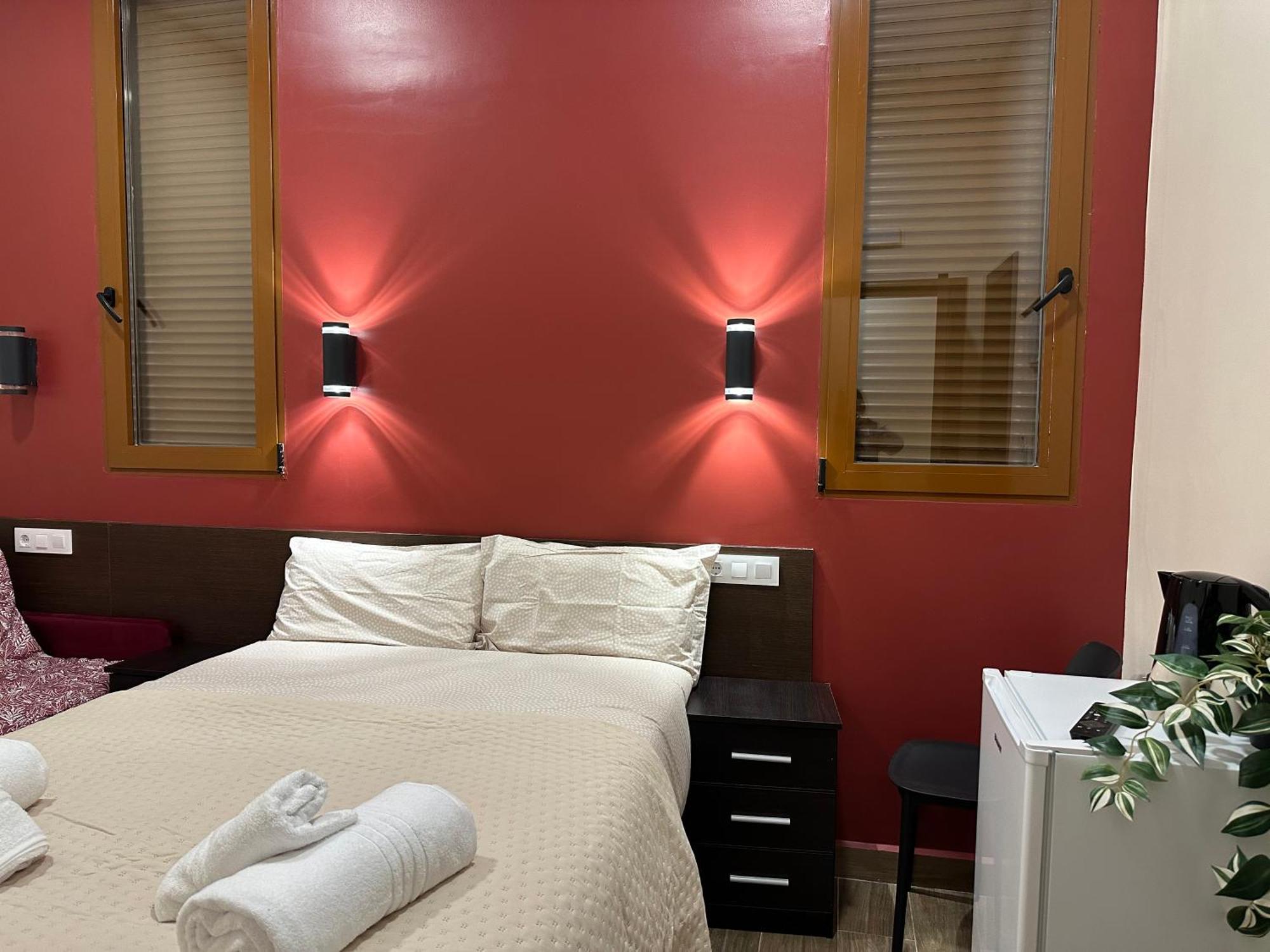 Hostal “ Infantas” マドリード エクステリア 写真